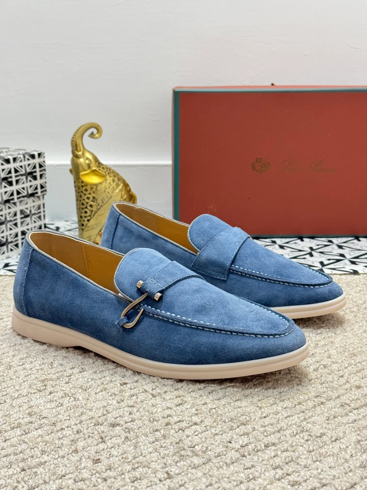 Men's men's shoes 💰380 [New model] 🍓🍓Loro Piana - LP couple model. The new moccasins are made of water-repellent treated suede uppers with rubber soles, a classic. The complex craftsmanship and meticulous structure make the shoes light and soft, allowing you to walk comfortably and freely. Perfect for wearing at the beach or out in the water during the summer. Size: 35-44 (45 customized MH)